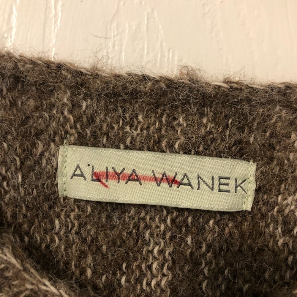 Aliya Wanek Cropped V Neck Sweater - Picture 2 of 4